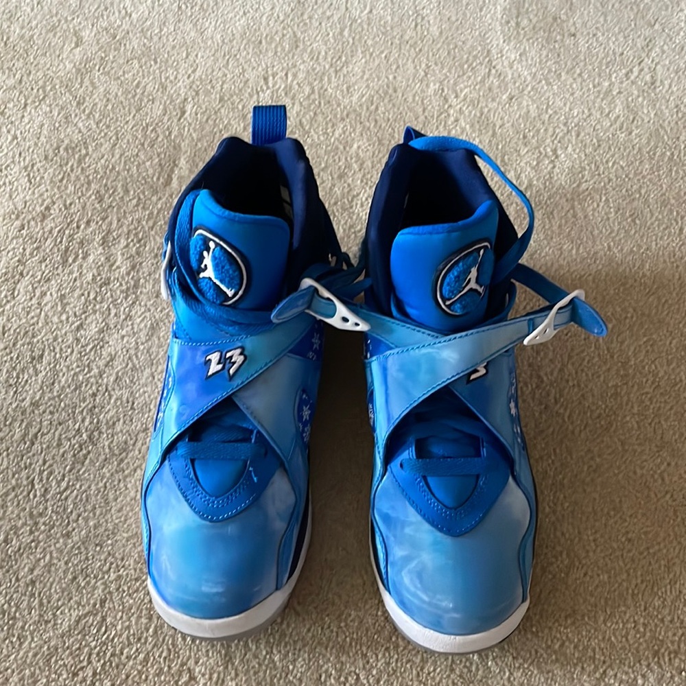 Jordan Retro 8 snowflake pattern. US Size 6Y European size 38.5.